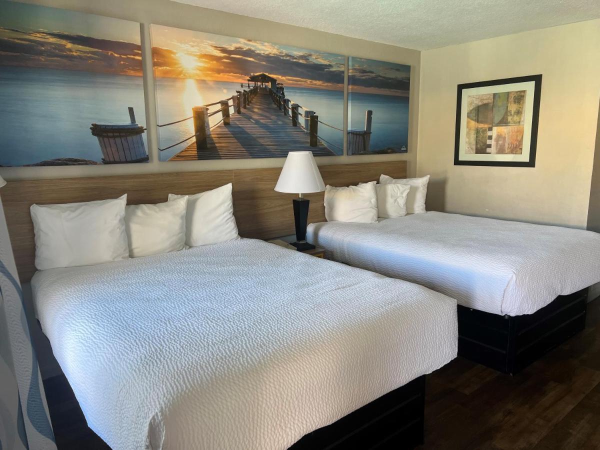 Days Inn By Wyndham St. Petersburg Central Екстер'єр фото